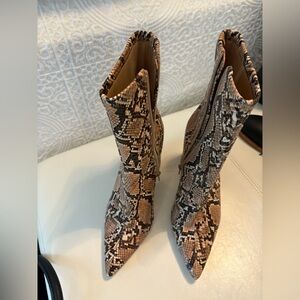 Jeffrey Campbell Brown Tan Heeled Boots faux snake skin sz 9.5m